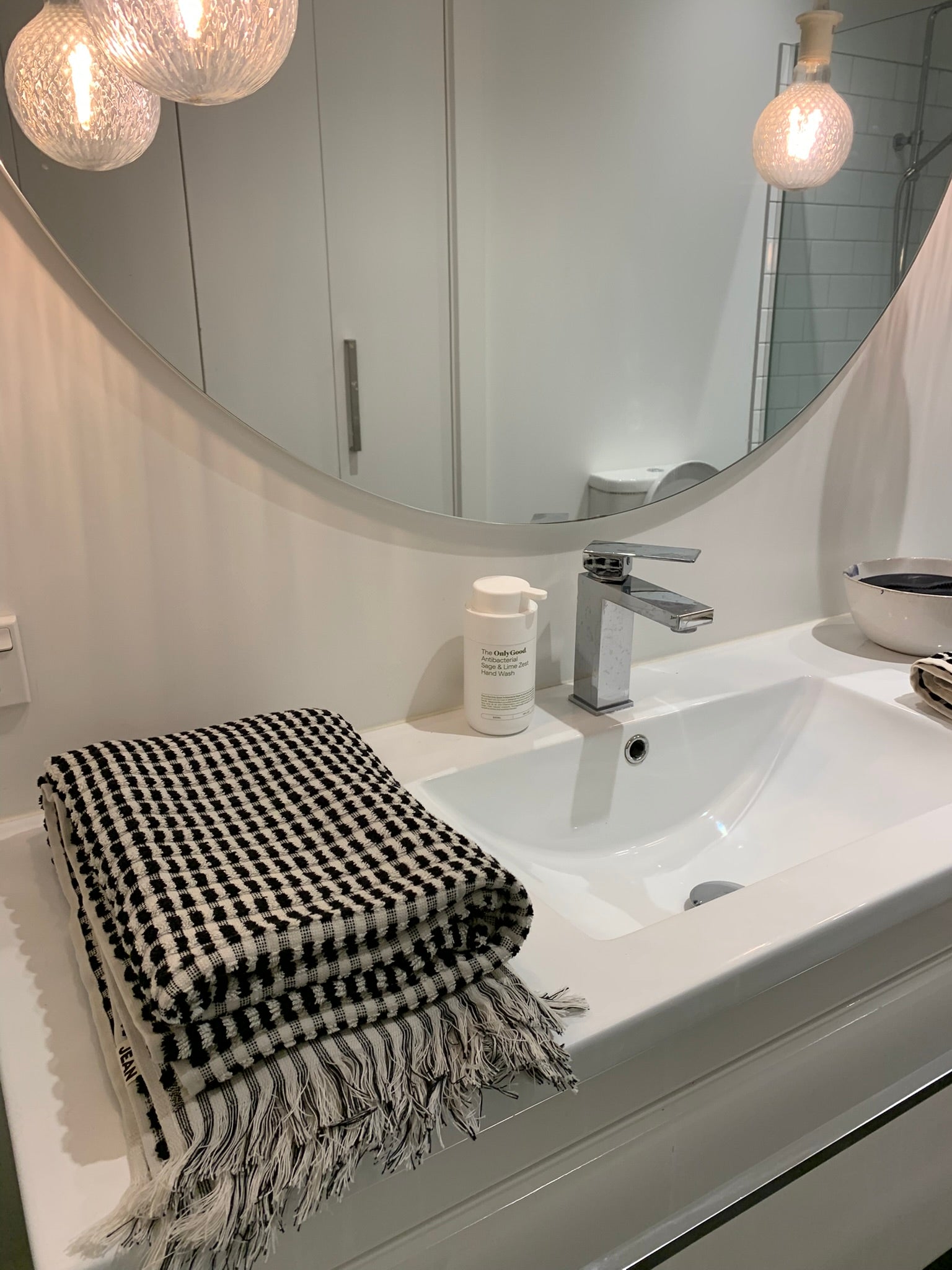 Amalfi bath set with sheet and hand towel. 100% cotton quality towelling with black dots and black and white tassels
